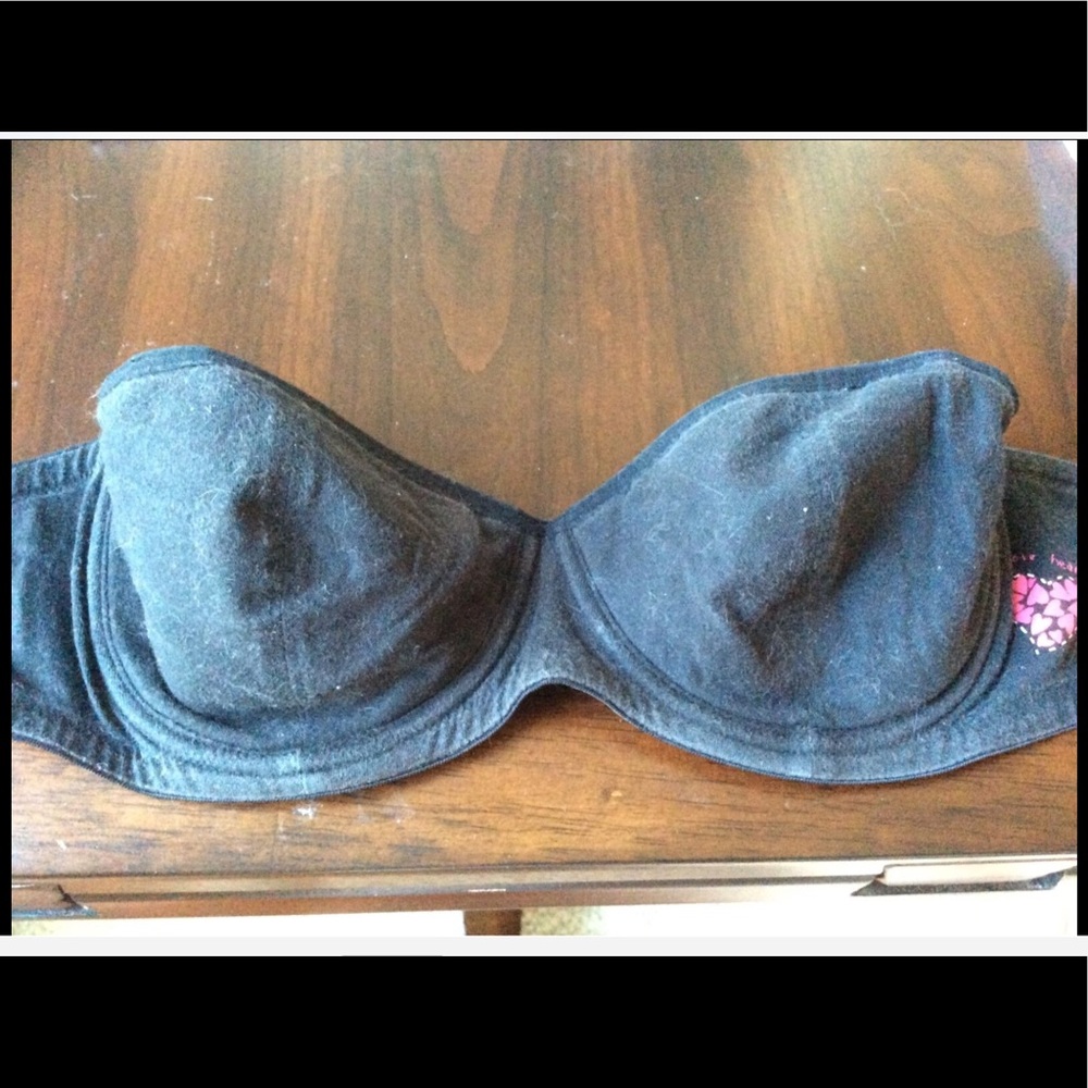 La SENZA black strapless bra with heart print